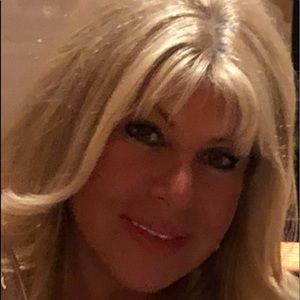 Meet your Posher, Larisa